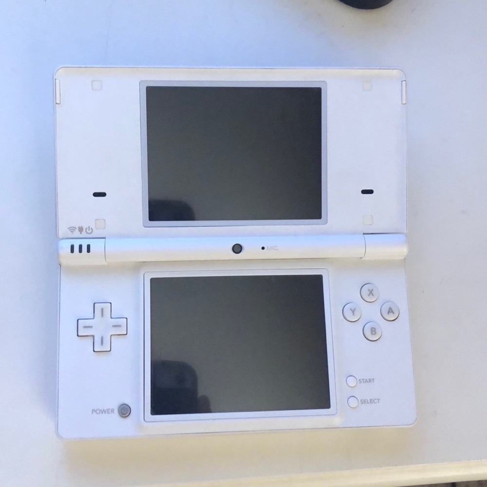 Nintendo white DSI ( used good condition)
